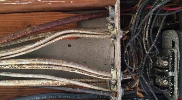 Why are US Homes Wired Using Solid Wire rather than Stranded?